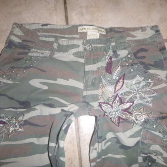 COPY - BB JEANS  Brand  Capri  Camo  Pants  Size M  New Cropped - Picture 2 of 6